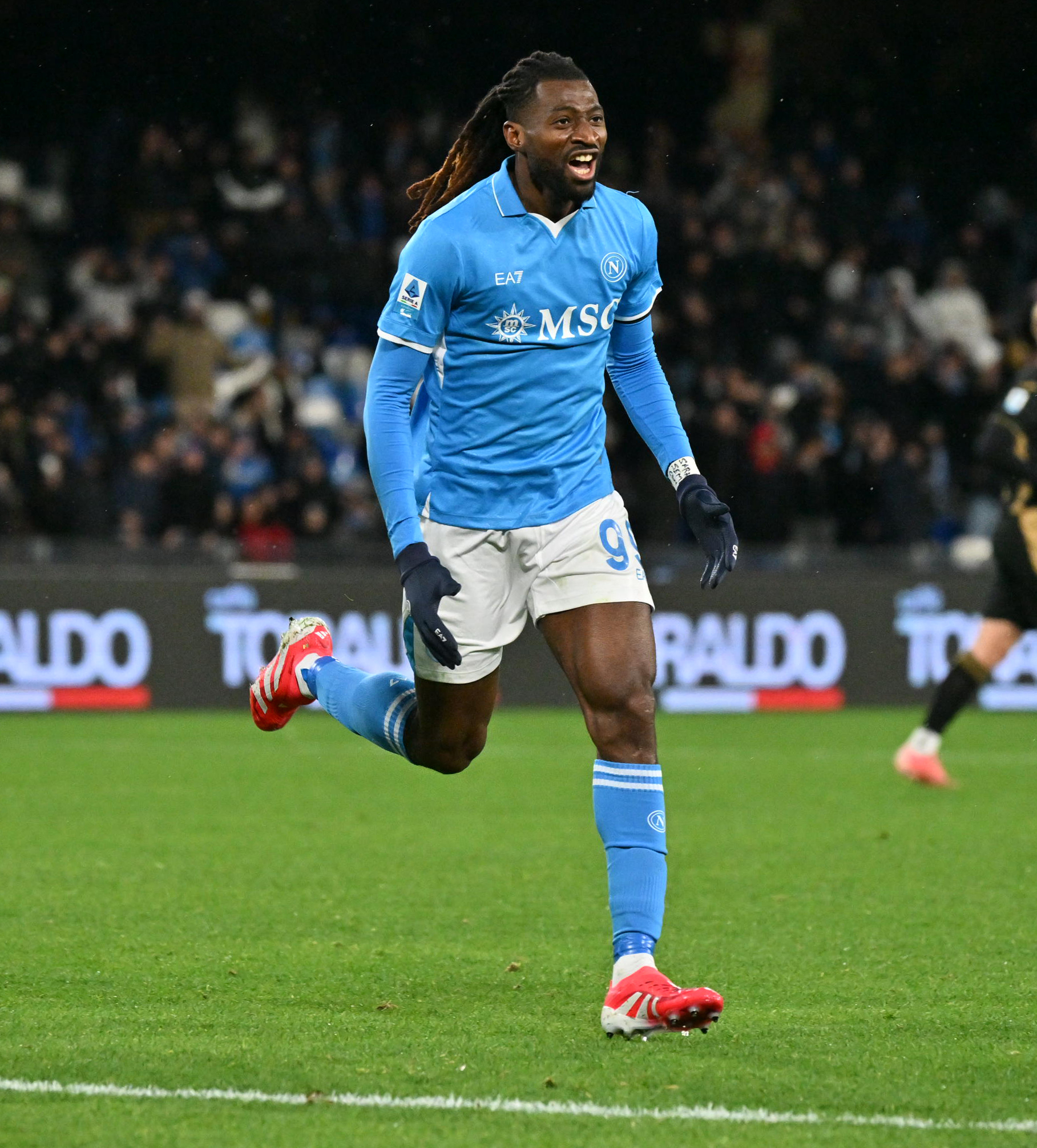 乐鱼官方登录入口-意甲激烈交换，教练点评战术调整