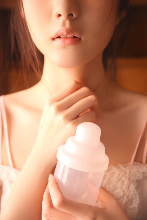 Leyu Sports (乐鱼体育)-_滑雪赛场上的速度与激情：冬季运动会回顾_，冬运会滑雪运动员