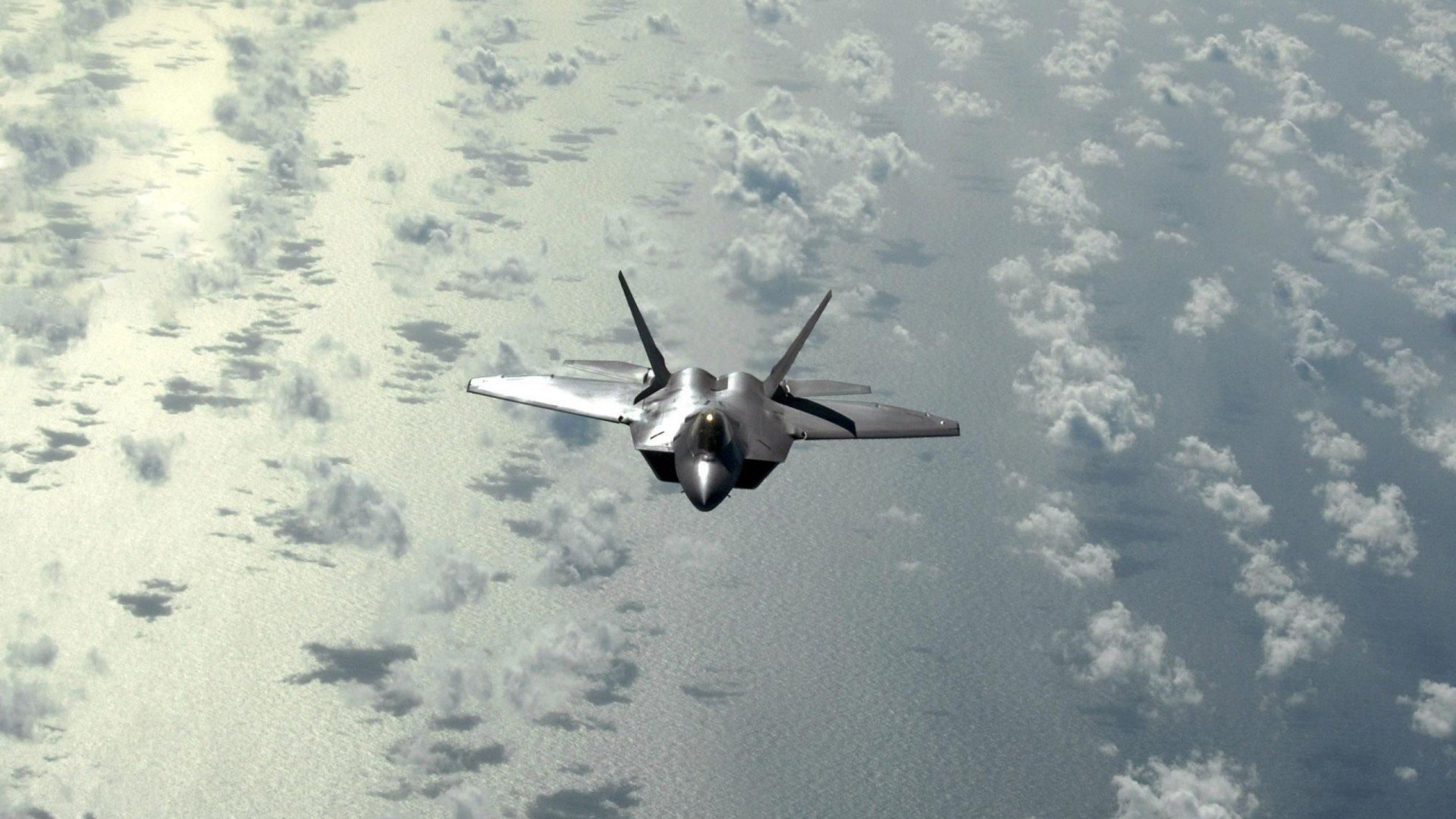 比利时骑手格里高利·瓦特莱特在2024年国际马术联合会障碍赛世界巡回赛中以“Maximus”马匹获得个人第五名，展现坚韧精神。