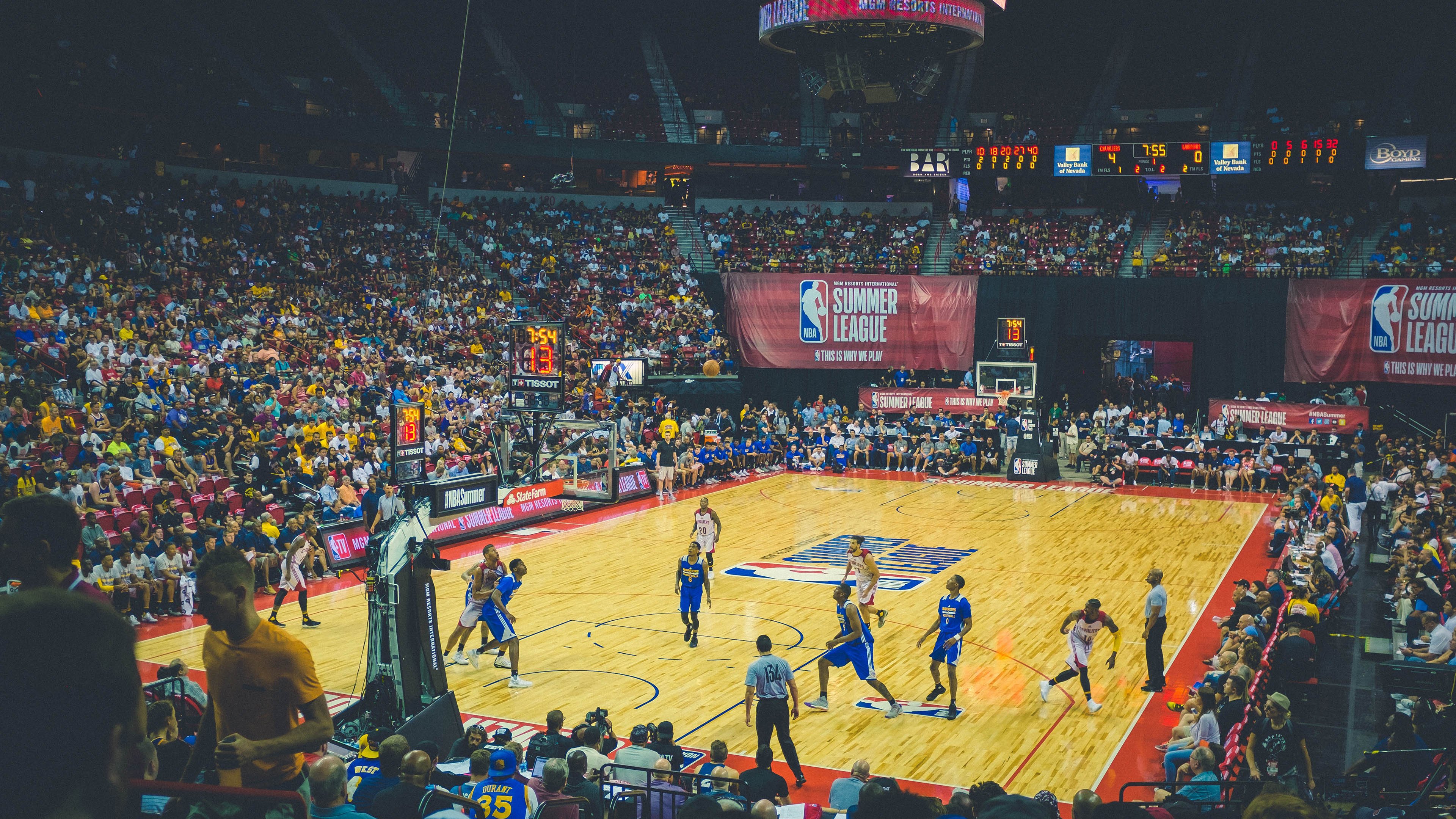 西甲激情四溢，精彩门球和表现出色的球员成为焦点，西甲最强门将是谁