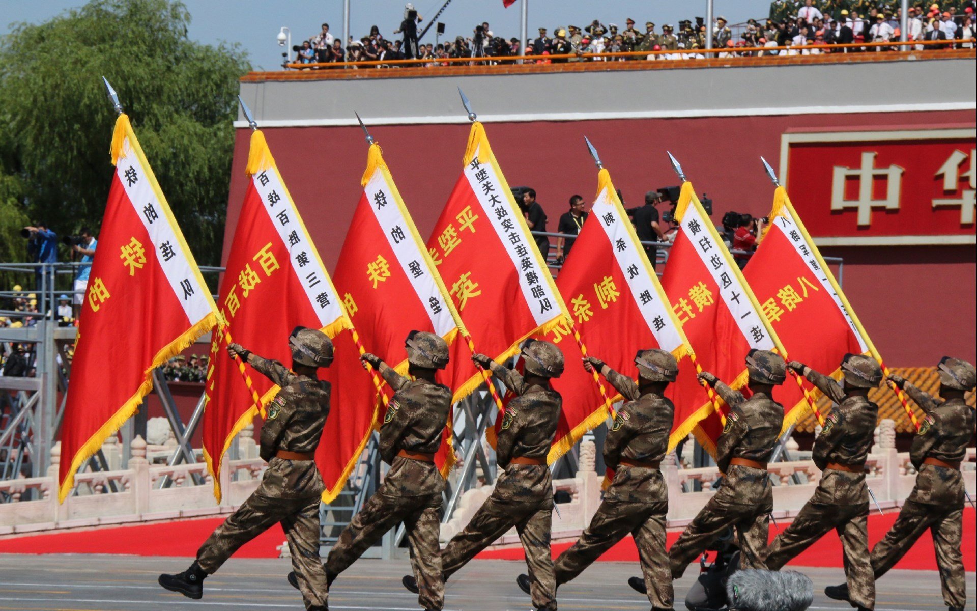 团队配合默契,比赛节奏控制得当,怎样写团队的默契配合