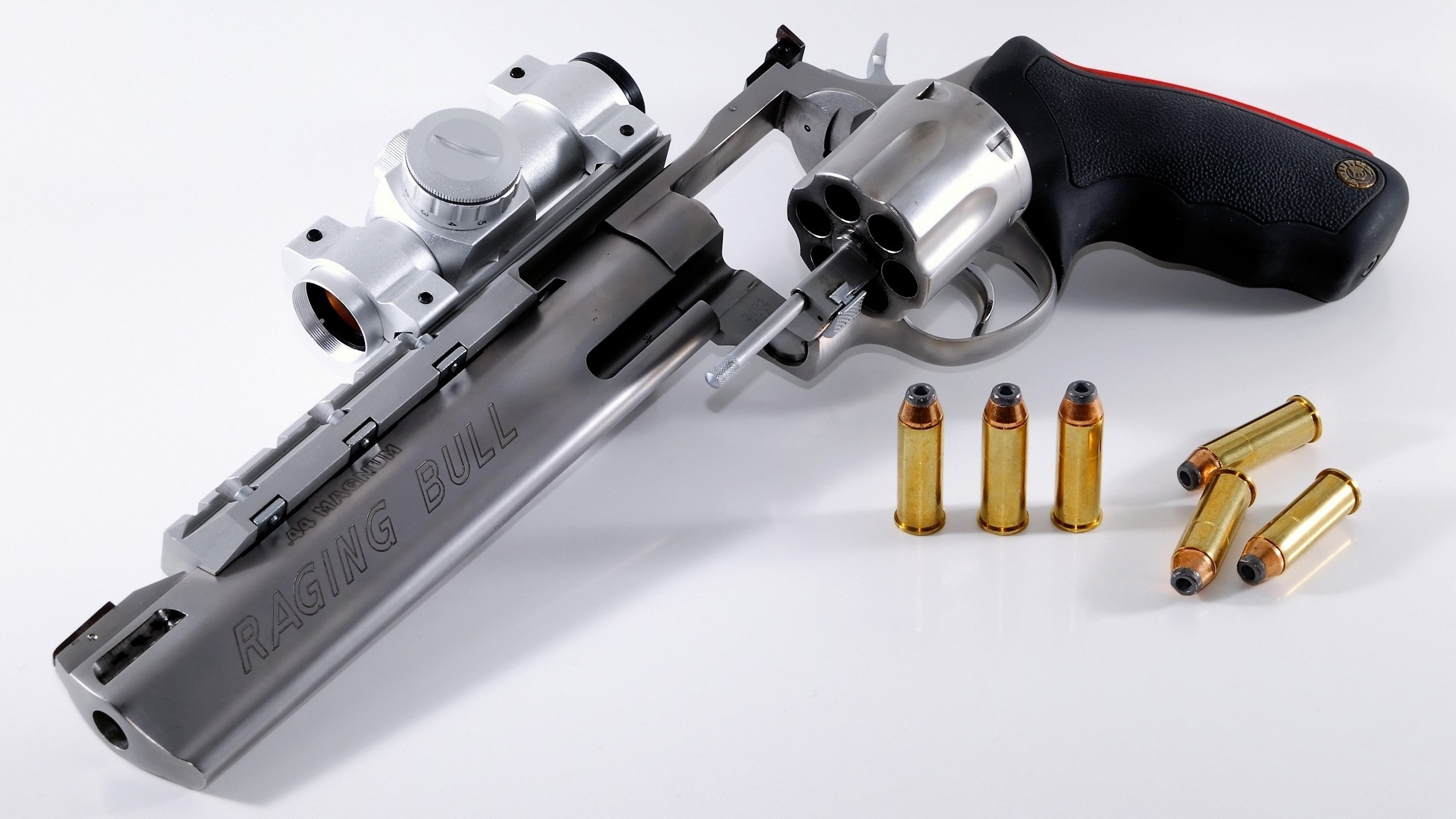 LeyuSports-成都谢菲联主帅戴维斯表扬球员拼搏精神，成都谢菲联足球俱乐部球员名单