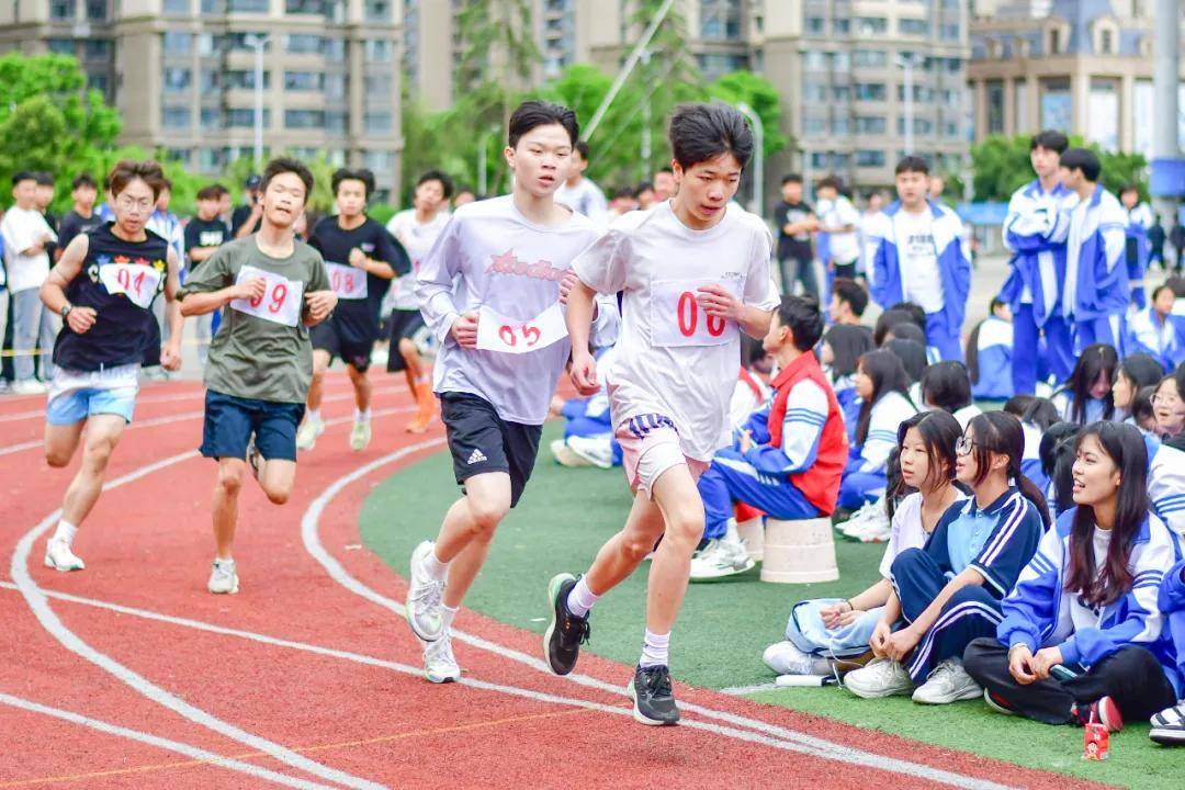 "青少年参与体育的动力：促进健康生活"